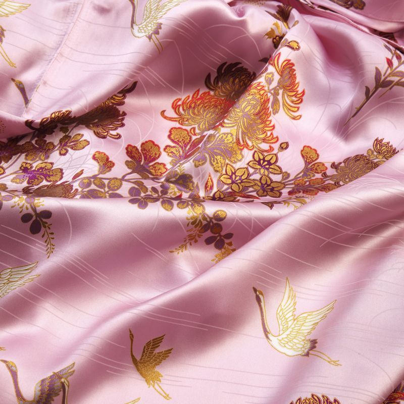 Photo: Silk Chrysanthemum ＆ Crane "KIMONO" robe